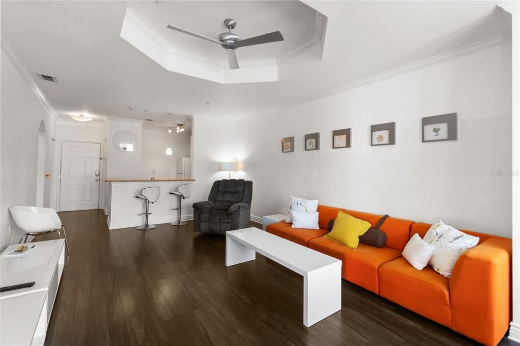 待售: $230,000 (1 贝兹, 1 浴室, 864 平方英尺)