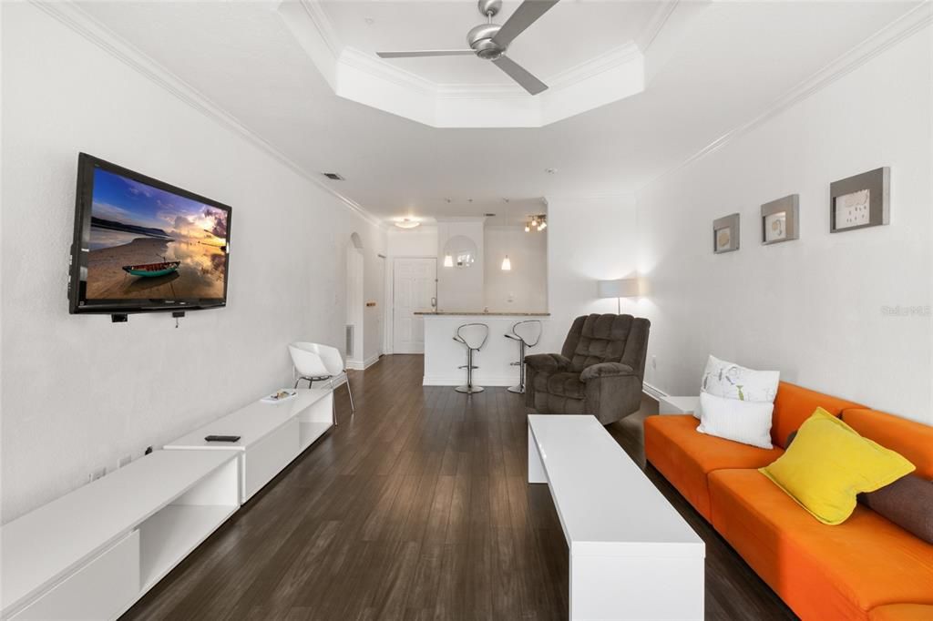 待售: $230,000 (1 贝兹, 1 浴室, 864 平方英尺)