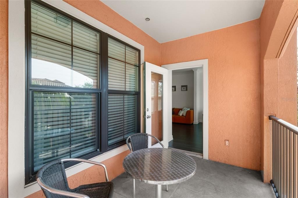 待售: $230,000 (1 贝兹, 1 浴室, 864 平方英尺)