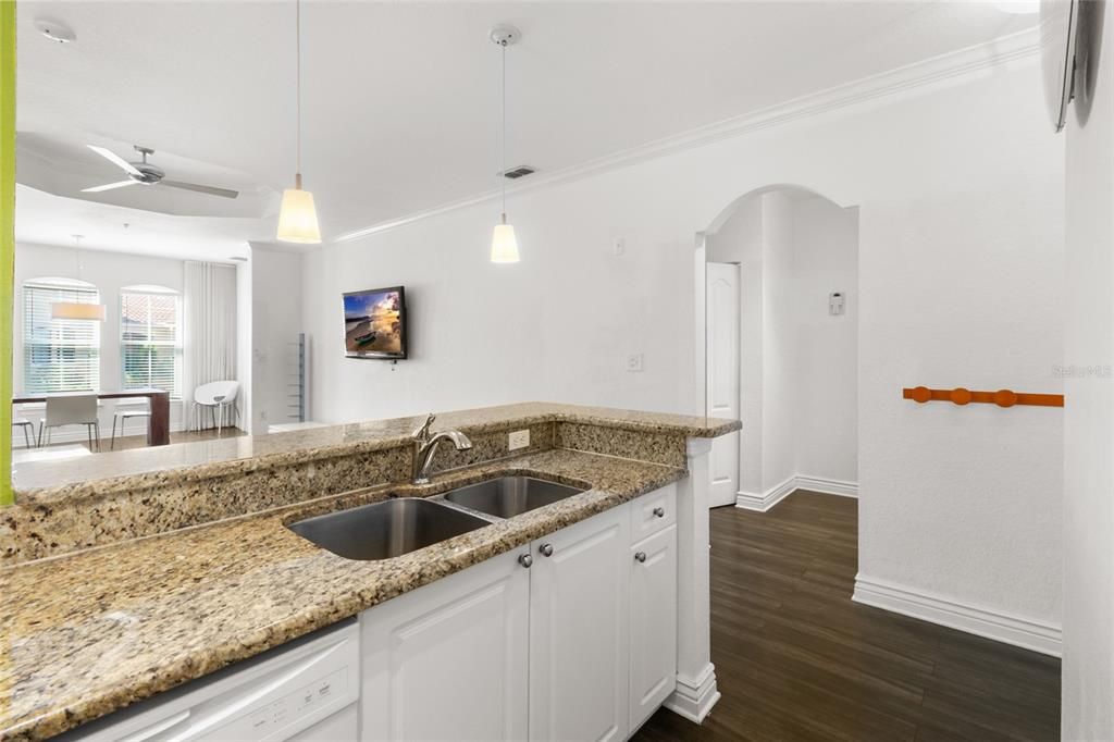 待售: $230,000 (1 贝兹, 1 浴室, 864 平方英尺)