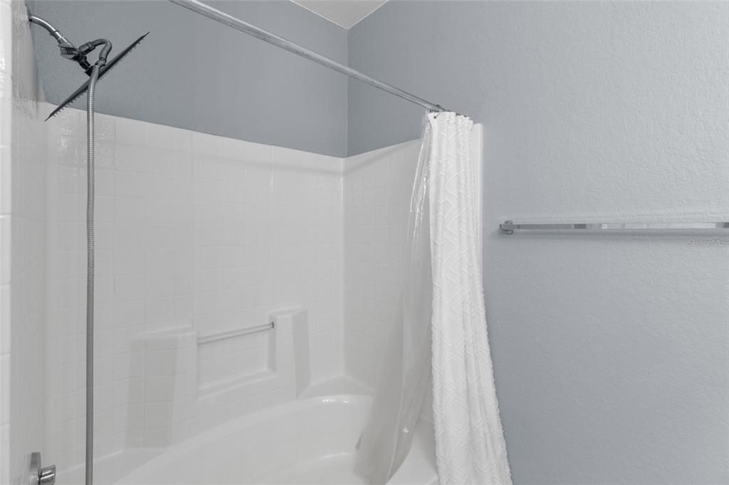 待售: $230,000 (1 贝兹, 1 浴室, 864 平方英尺)