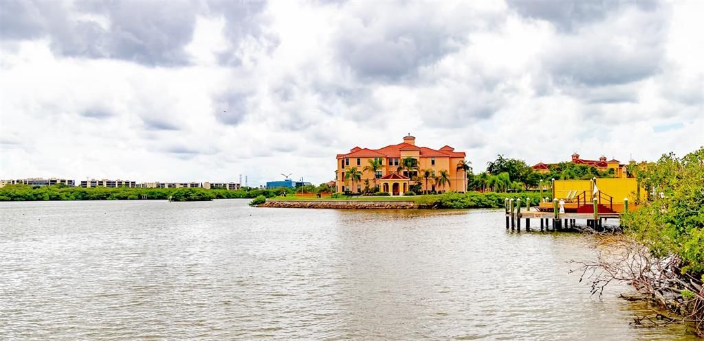 待售: $230,000 (1 贝兹, 1 浴室, 864 平方英尺)