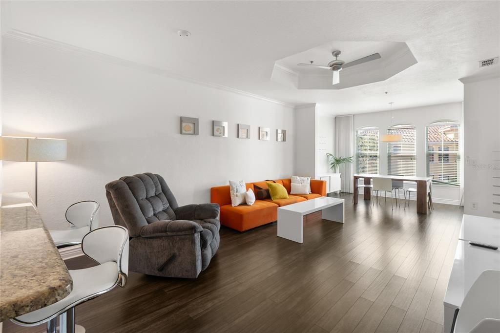 待售: $230,000 (1 贝兹, 1 浴室, 864 平方英尺)