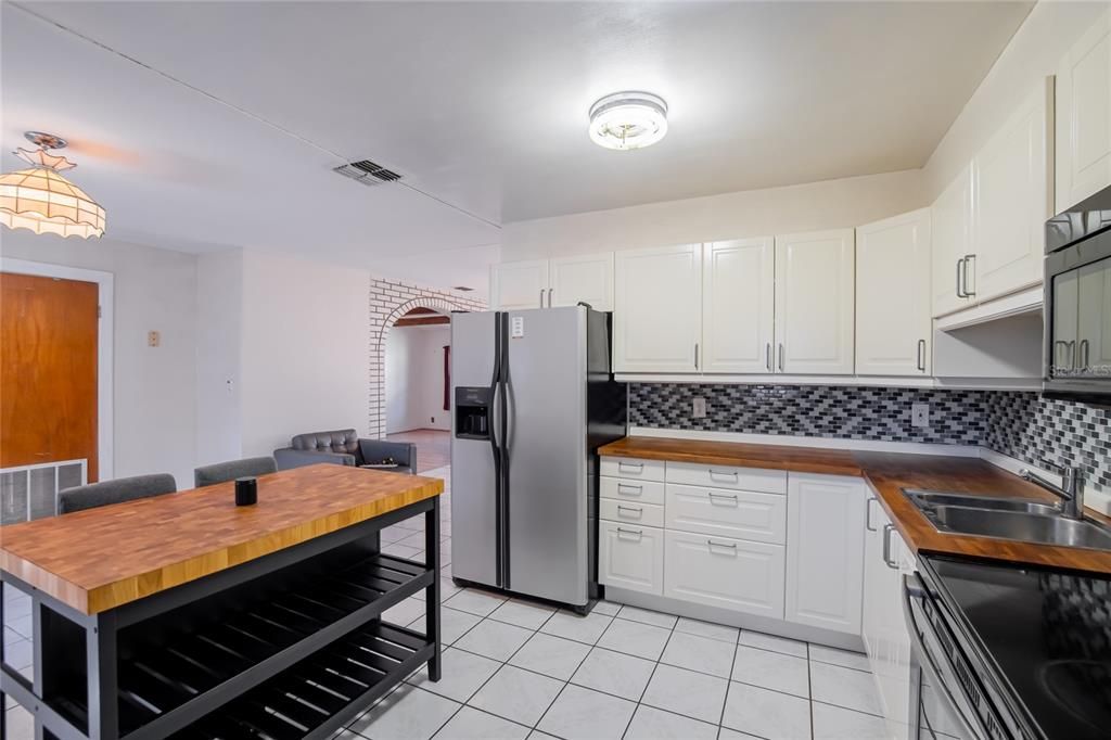 待售: $325,000 (3 贝兹, 1 浴室, 1360 平方英尺)