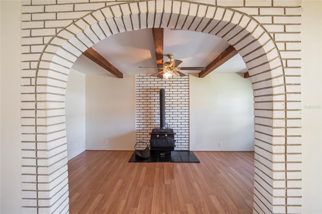 待售: $325,000 (3 贝兹, 1 浴室, 1360 平方英尺)