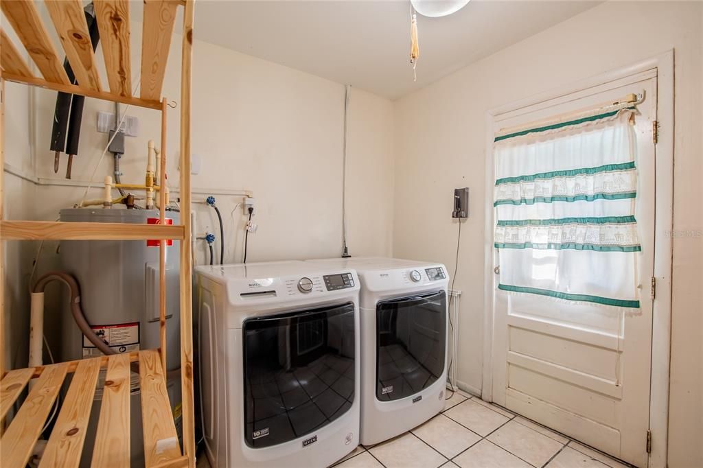 待售: $325,000 (3 贝兹, 1 浴室, 1360 平方英尺)