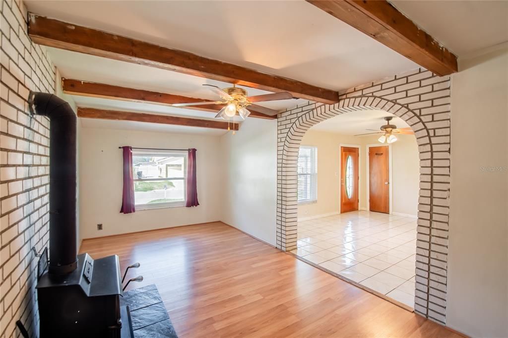 待售: $325,000 (3 贝兹, 1 浴室, 1360 平方英尺)