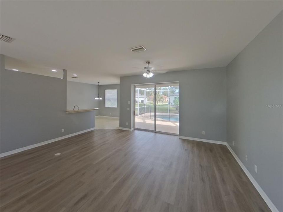 For Rent: $1,999 (3 beds, 2 baths, 1579 Square Feet)