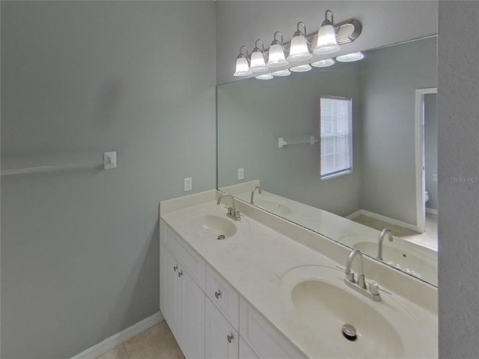 For Rent: $1,999 (3 beds, 2 baths, 1579 Square Feet)