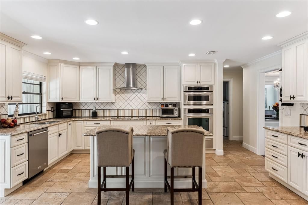 待售: $795,000 (4 贝兹, 2 浴室, 2574 平方英尺)