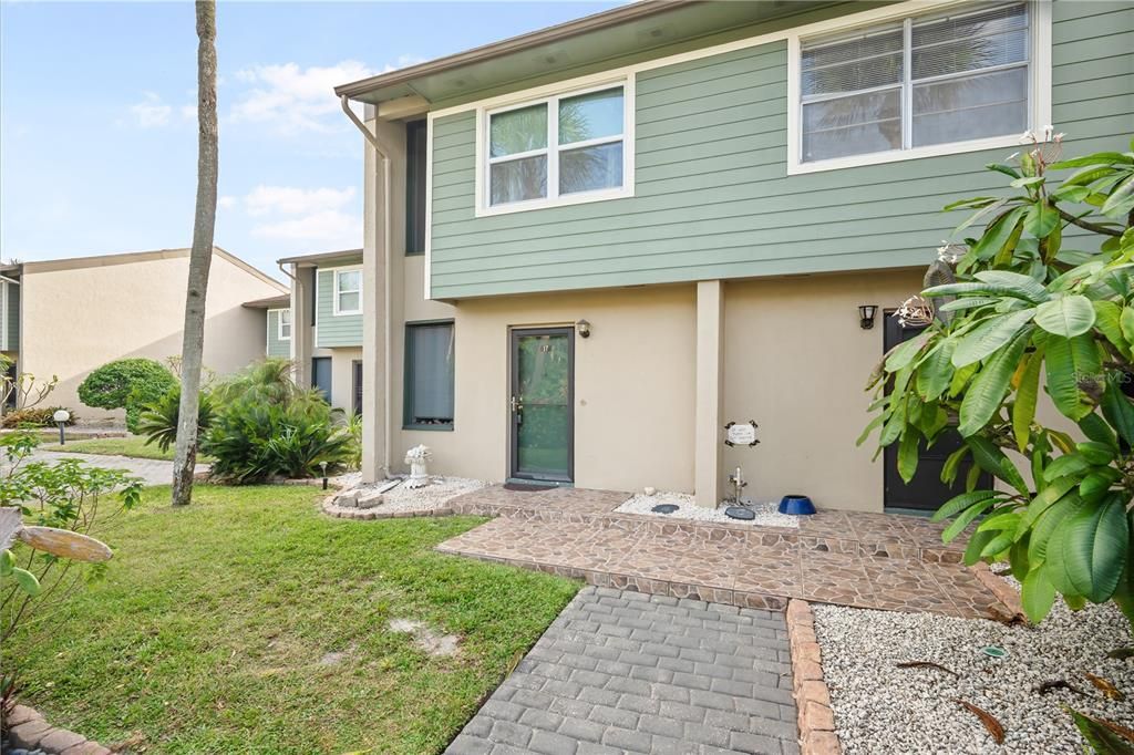 For Rent: $2,200 (2 beds, 2 baths, 1296 Square Feet)