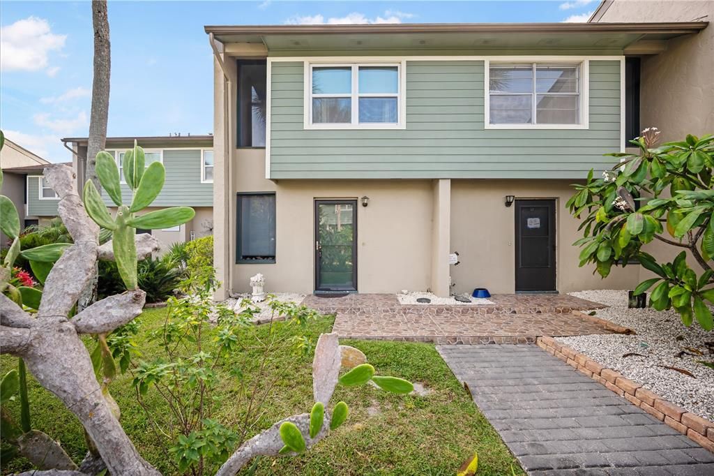 For Rent: $2,200 (2 beds, 2 baths, 1296 Square Feet)