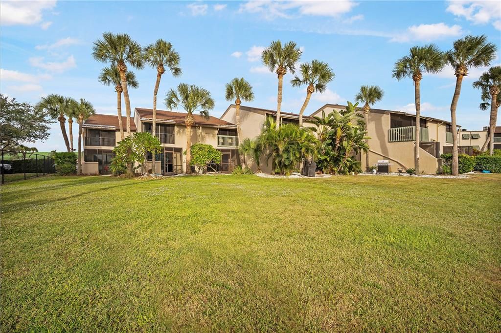 For Rent: $2,200 (2 beds, 2 baths, 1296 Square Feet)