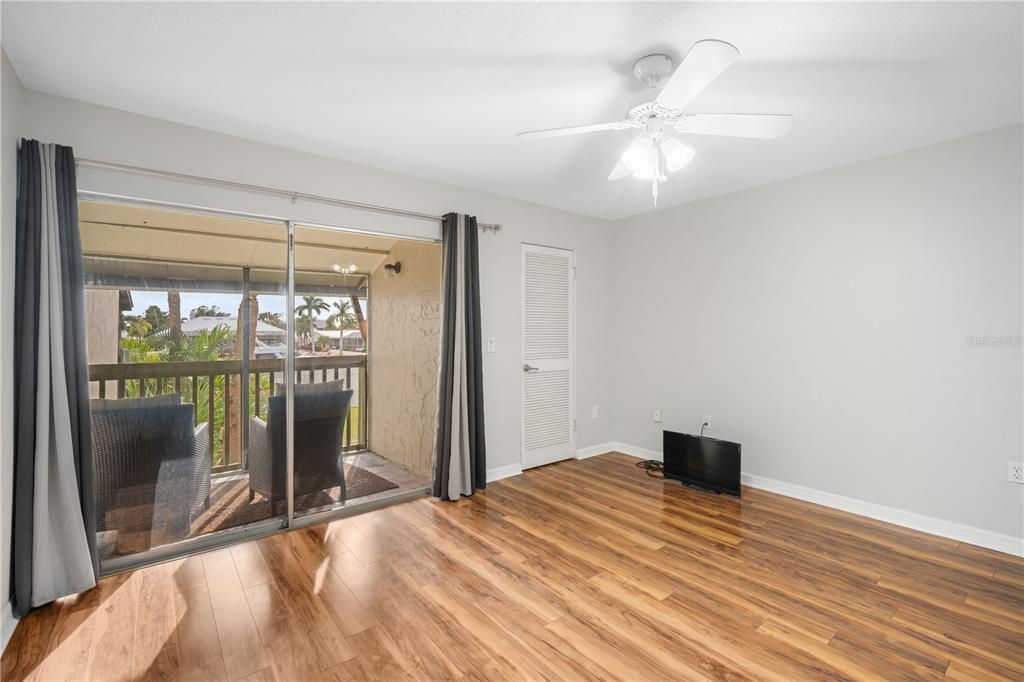 For Rent: $2,200 (2 beds, 2 baths, 1296 Square Feet)