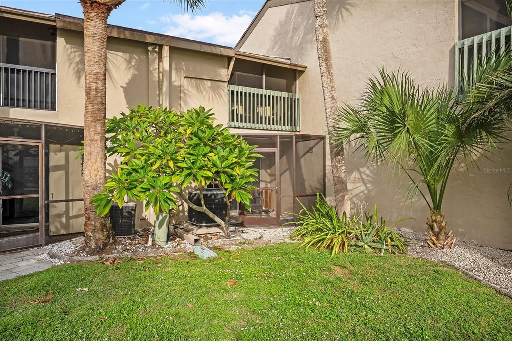 For Rent: $2,200 (2 beds, 2 baths, 1296 Square Feet)