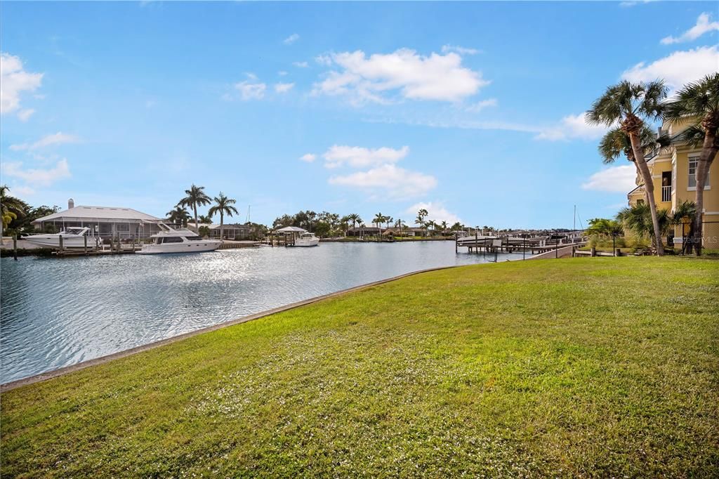 For Rent: $2,200 (2 beds, 2 baths, 1296 Square Feet)