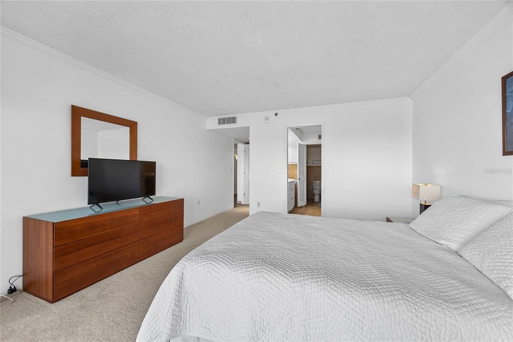 For Sale: $720,000 (2 beds, 2 baths, 1592 Square Feet)