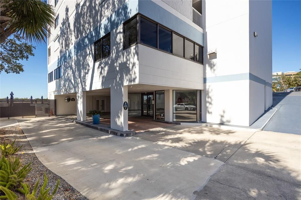 For Sale: $720,000 (2 beds, 2 baths, 1592 Square Feet)