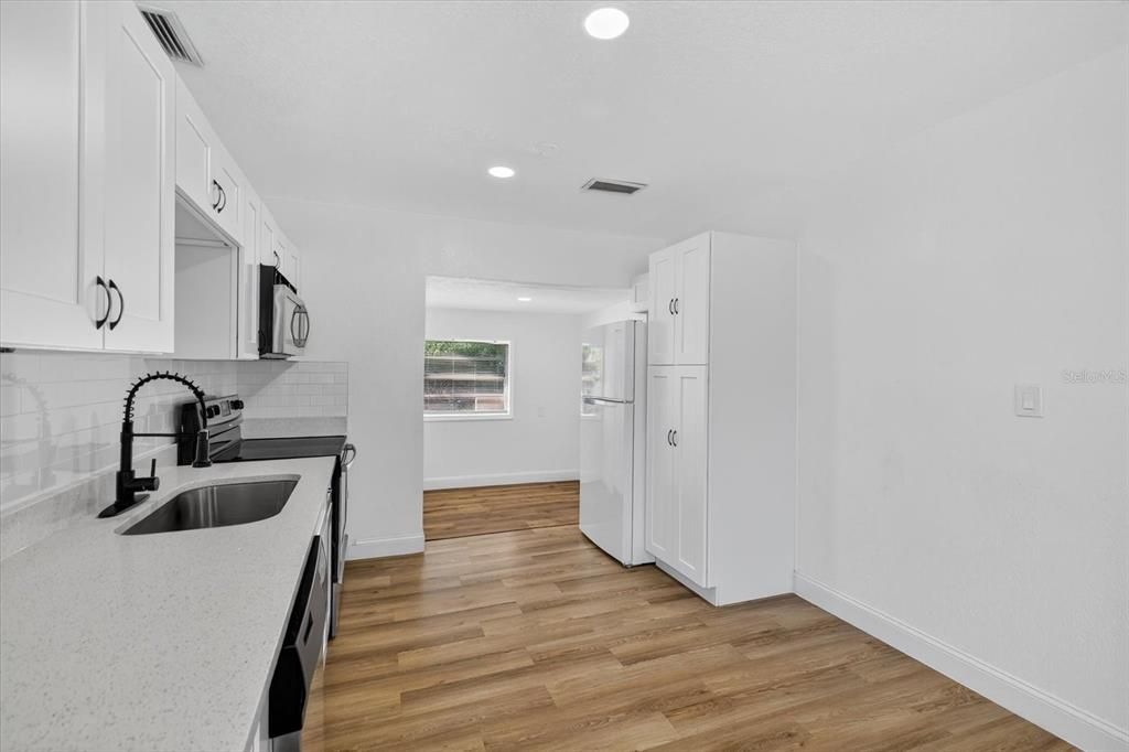 For Rent: $2,500 (3 beds, 2 baths, 1428 Square Feet)