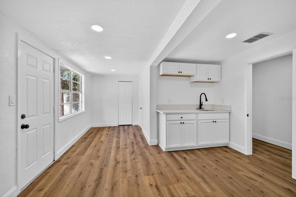 For Rent: $2,500 (3 beds, 2 baths, 1428 Square Feet)