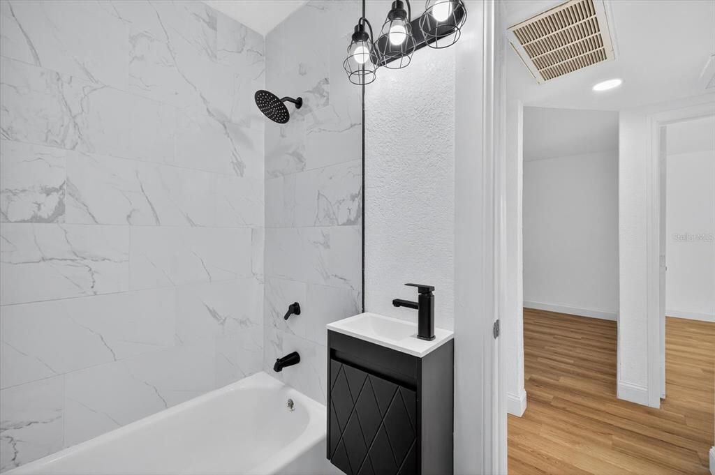 For Rent: $2,500 (3 beds, 2 baths, 1428 Square Feet)