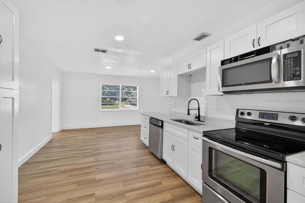 For Rent: $2,500 (3 beds, 2 baths, 1428 Square Feet)