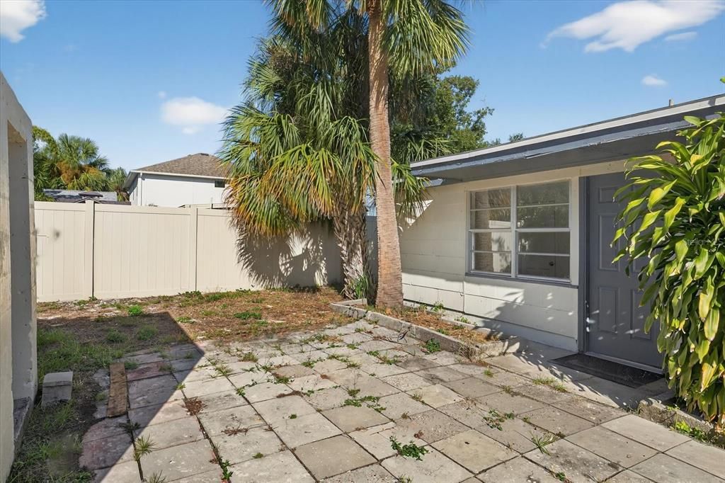 For Rent: $2,500 (3 beds, 2 baths, 1428 Square Feet)