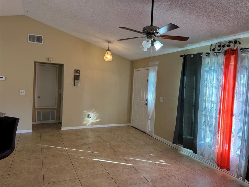 En Venta: $315,000 (3 camas, 2 baños, 1223 Pies cuadrados)