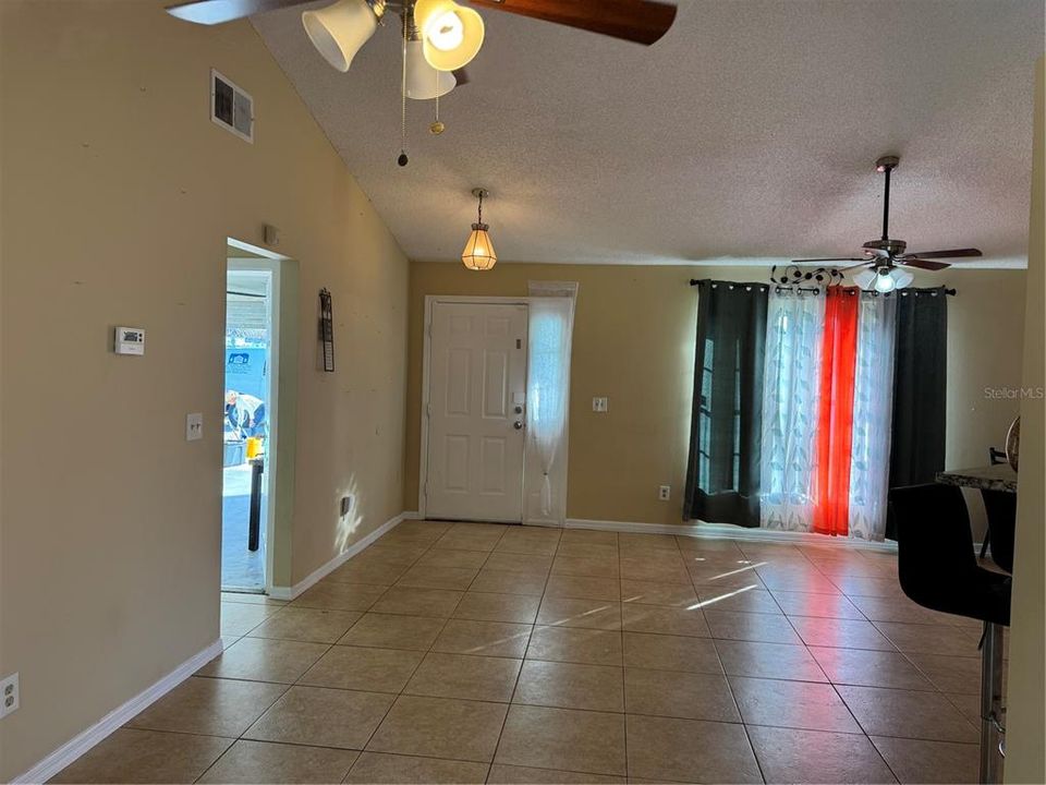 En Venta: $315,000 (3 camas, 2 baños, 1223 Pies cuadrados)