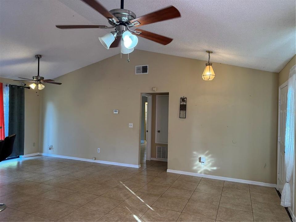 En Venta: $315,000 (3 camas, 2 baños, 1223 Pies cuadrados)