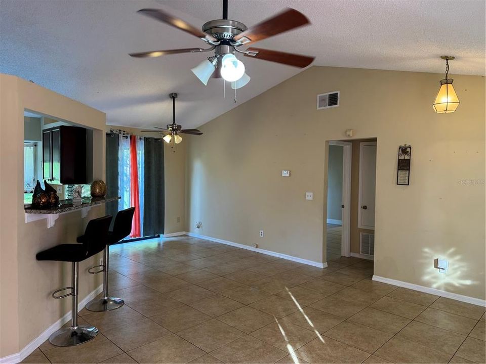 En Venta: $315,000 (3 camas, 2 baños, 1223 Pies cuadrados)