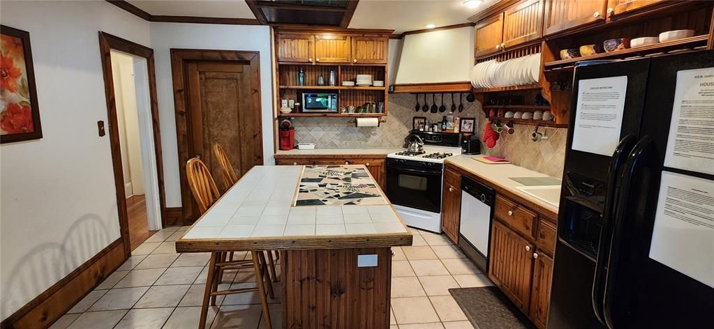 Active With Contract: $765,000 (22 beds, 0 baths, 2879 Square Feet)