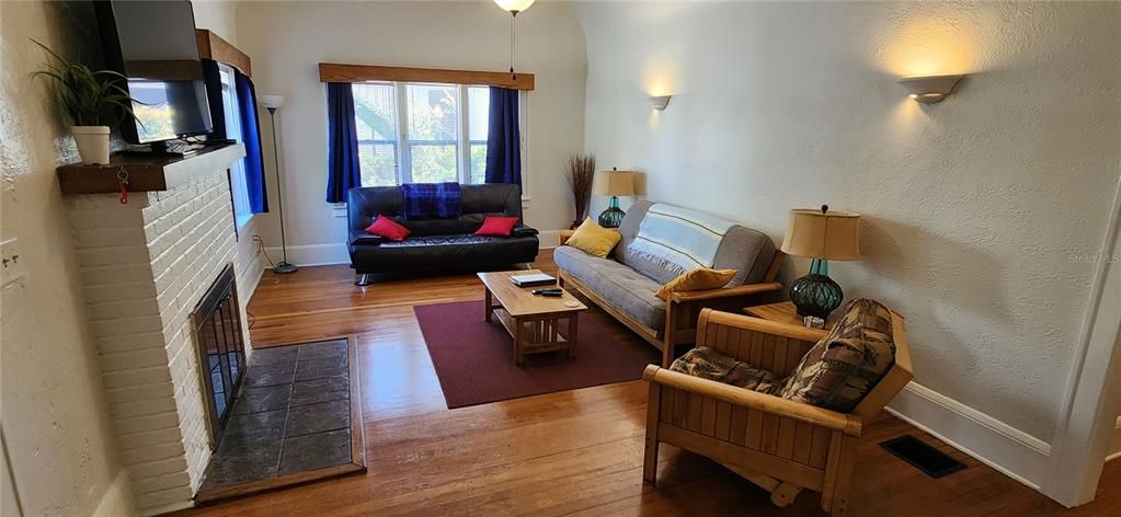 Active With Contract: $765,000 (22 beds, 0 baths, 2879 Square Feet)