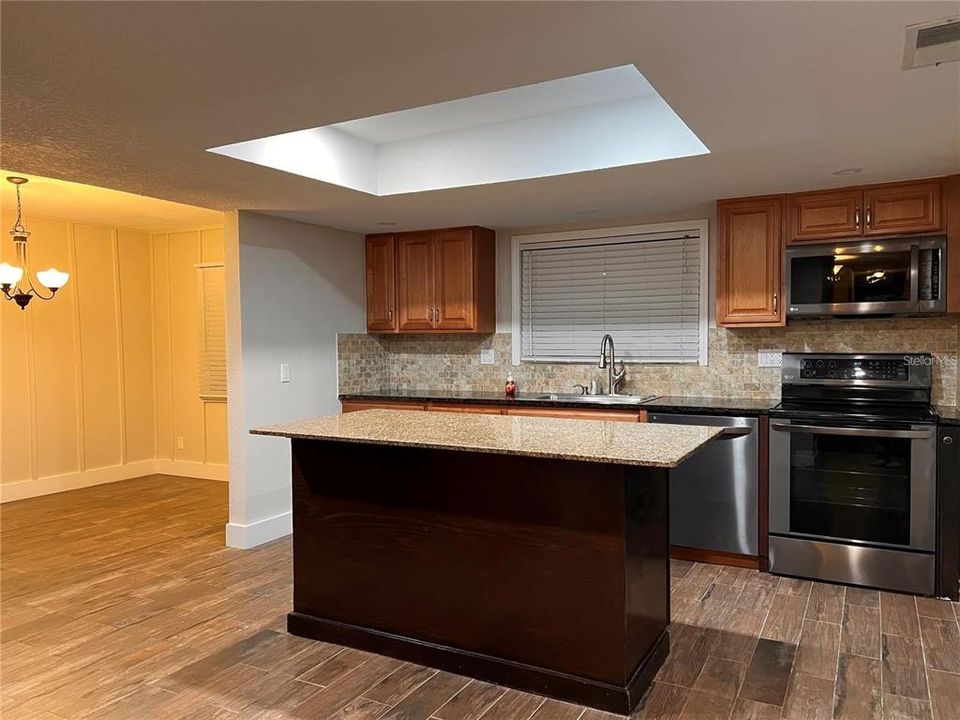 В аренду: $2,350 (3 спален, 2 ванн, 1669 Квадратных фут)