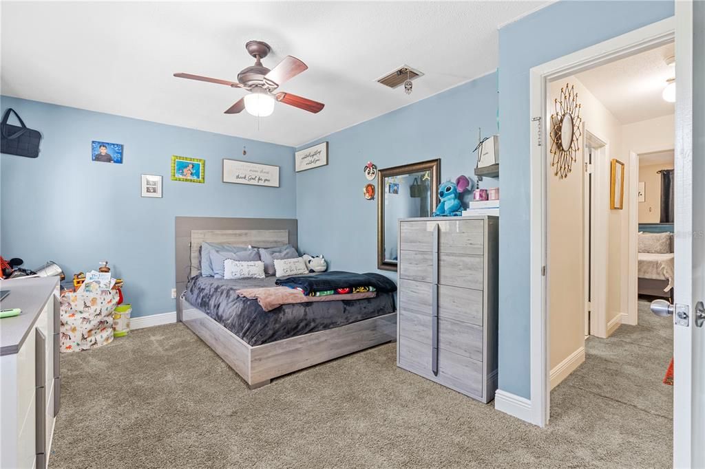 Activo con contrato: $260,000 (2 camas, 1 baños, 1320 Pies cuadrados)