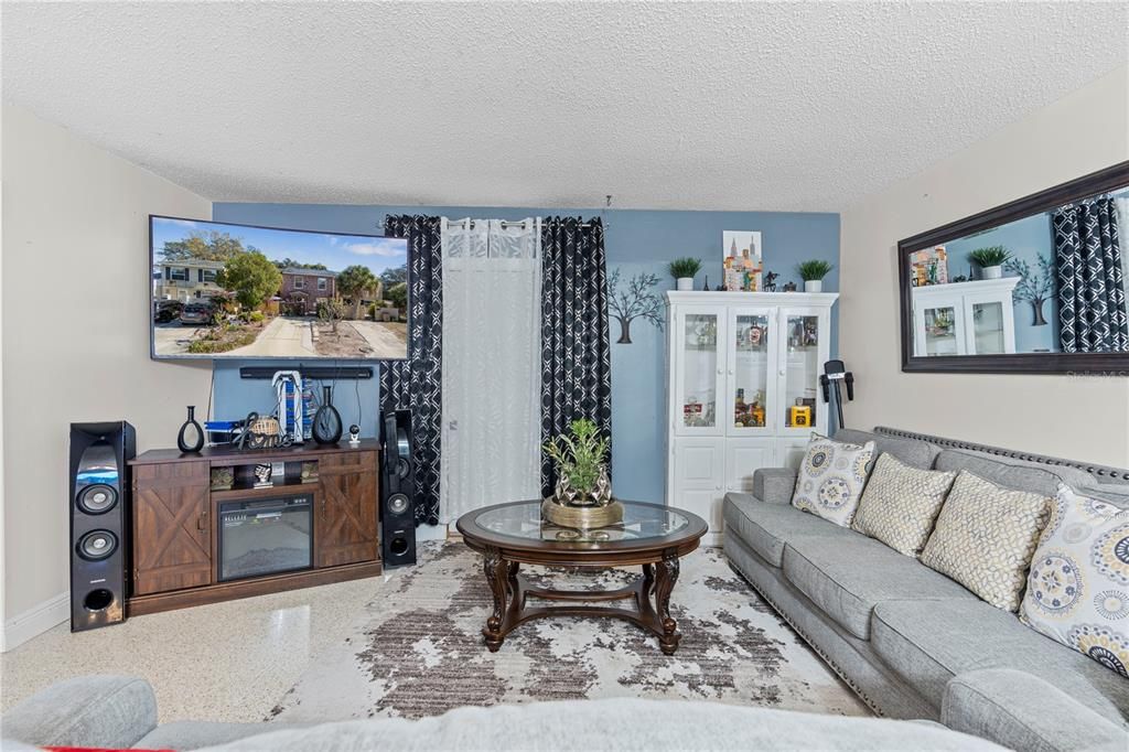 Activo con contrato: $260,000 (2 camas, 1 baños, 1320 Pies cuadrados)