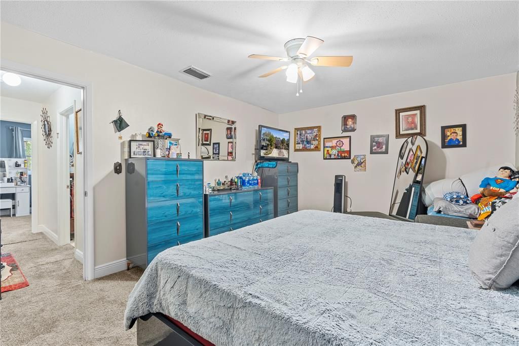 Activo con contrato: $260,000 (2 camas, 1 baños, 1320 Pies cuadrados)