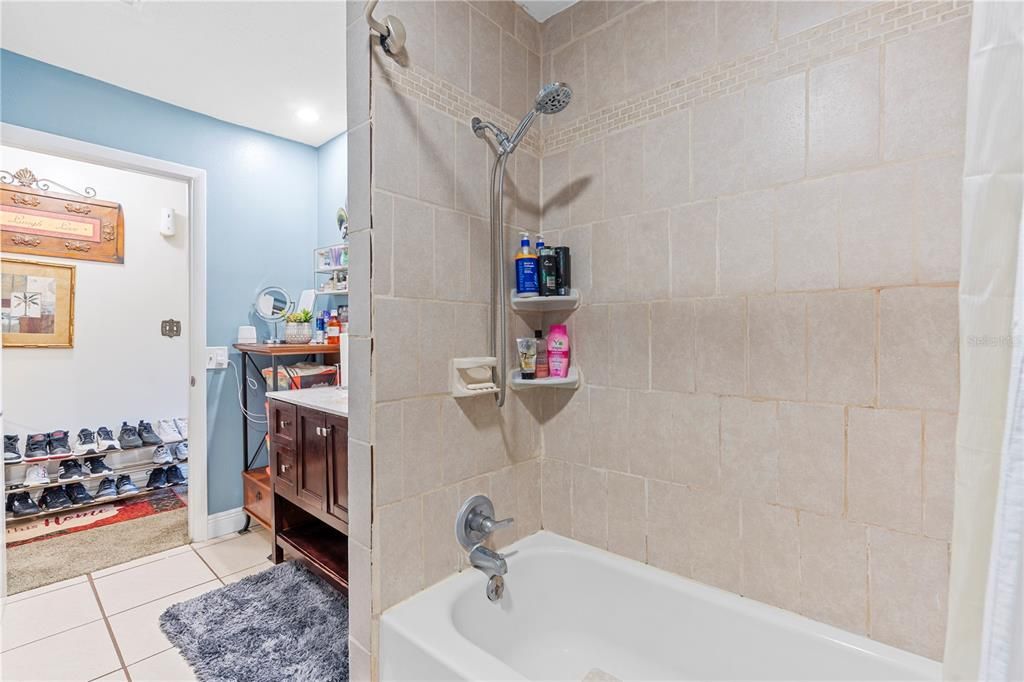 Activo con contrato: $260,000 (2 camas, 1 baños, 1320 Pies cuadrados)