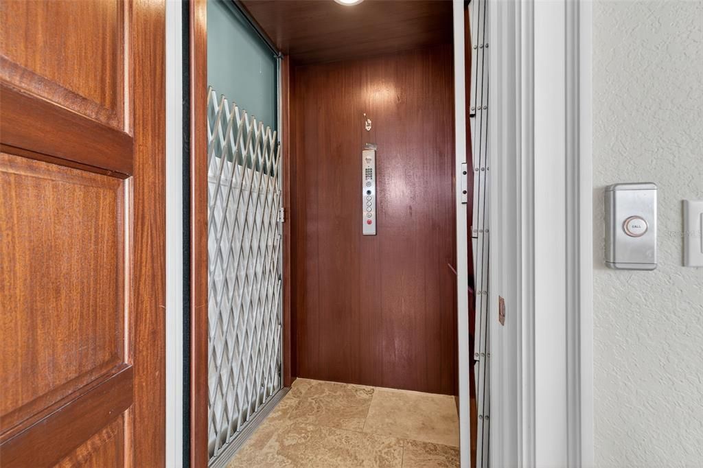 待售: $5,775,000 (5 贝兹, 5 浴室, 5925 平方英尺)