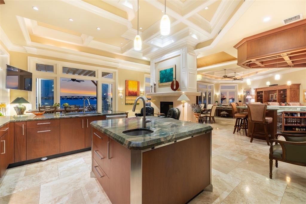 待售: $5,775,000 (5 贝兹, 5 浴室, 5925 平方英尺)