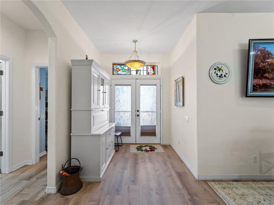 For Sale: $495,000 (3 beds, 2 baths, 1586 Square Feet)