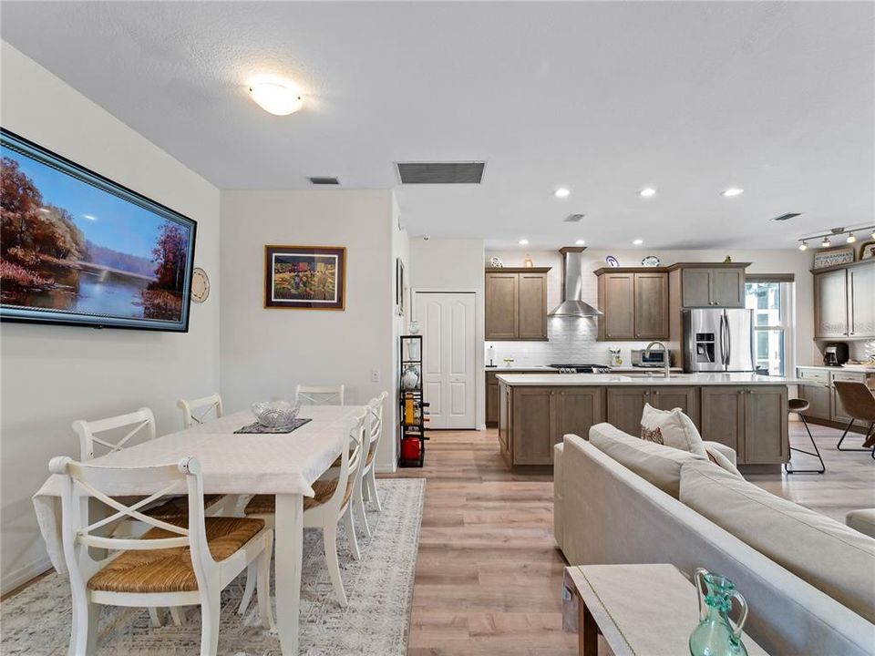 For Sale: $495,000 (3 beds, 2 baths, 1586 Square Feet)