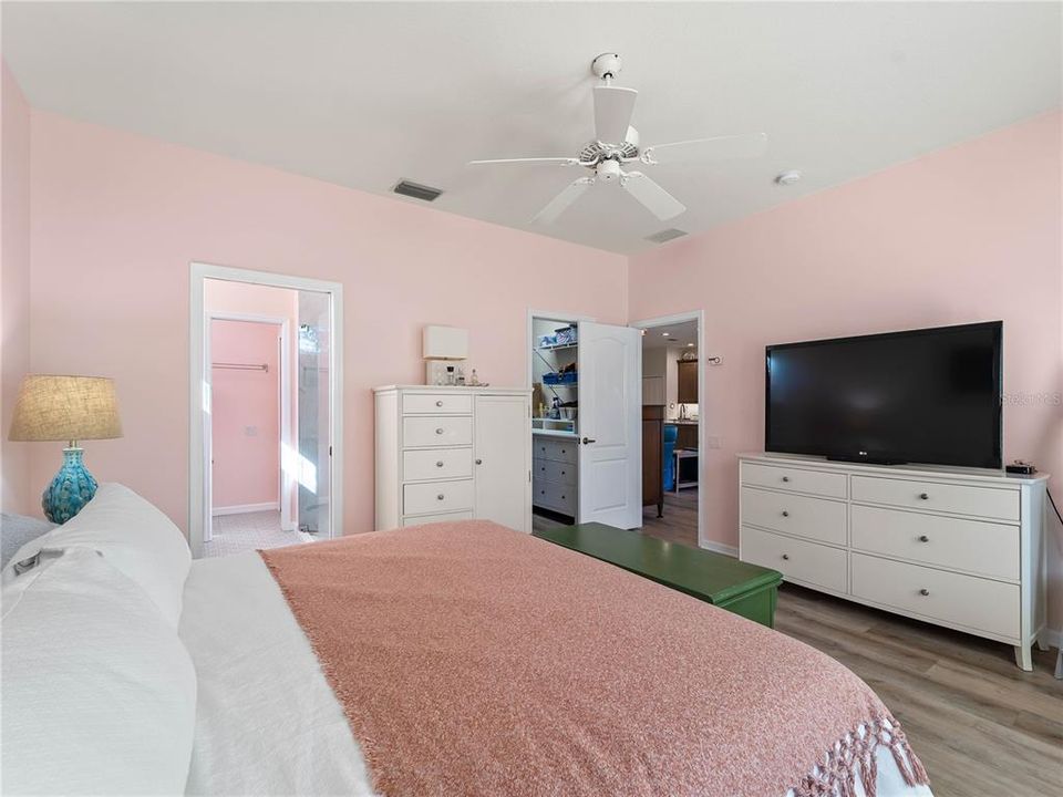 For Sale: $495,000 (3 beds, 2 baths, 1586 Square Feet)