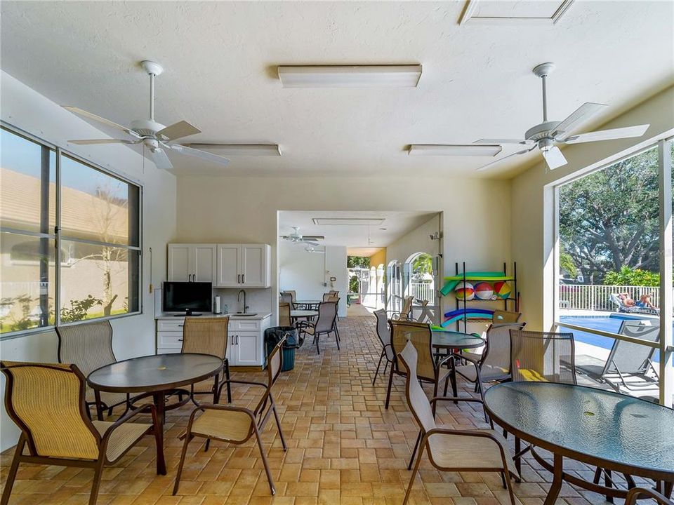 For Sale: $495,000 (3 beds, 2 baths, 1586 Square Feet)