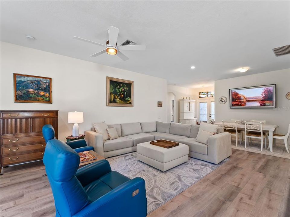 For Sale: $495,000 (3 beds, 2 baths, 1586 Square Feet)