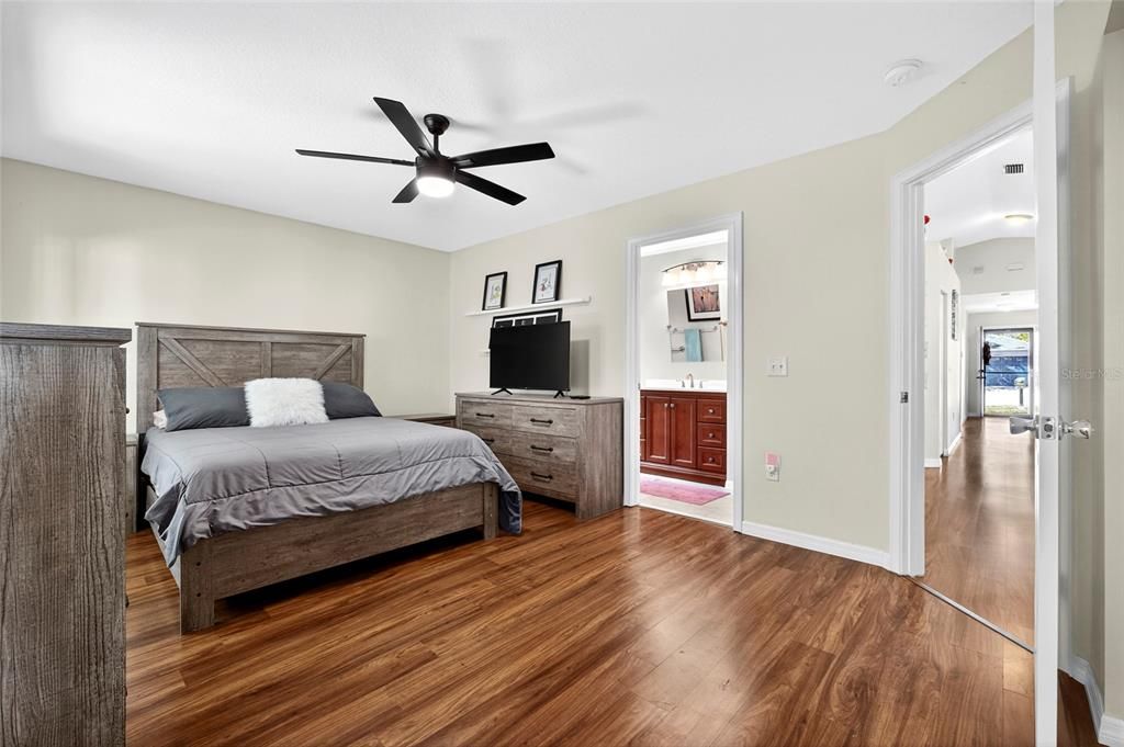 For Sale: $399,000 (3 beds, 2 baths, 1630 Square Feet)