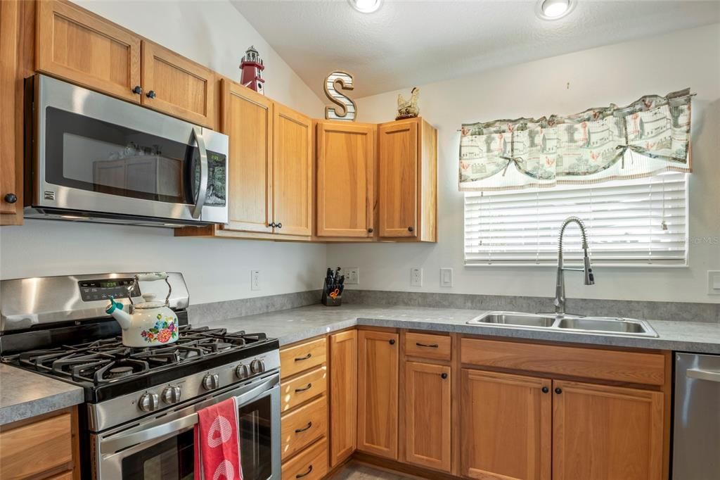 For Sale: $409,000 (3 beds, 2 baths, 1766 Square Feet)