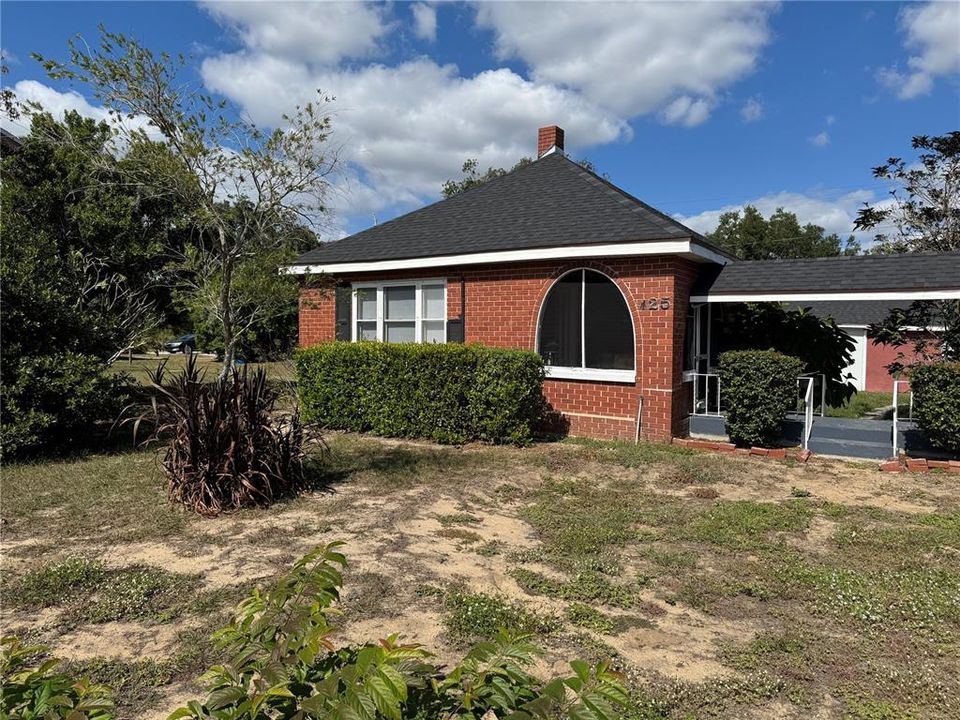 For Sale: $370,000 (2 beds, 0 baths, 685 Square Feet)