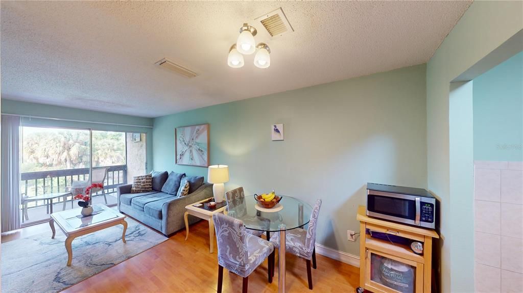 待售: $169,900 (1 贝兹, 1 浴室, 555 平方英尺)