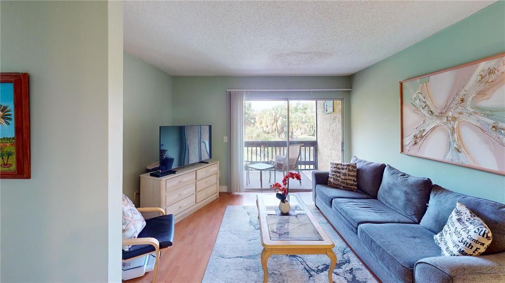 待售: $169,900 (1 贝兹, 1 浴室, 555 平方英尺)